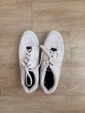 Nike Women’s Sneakers in Light Pink